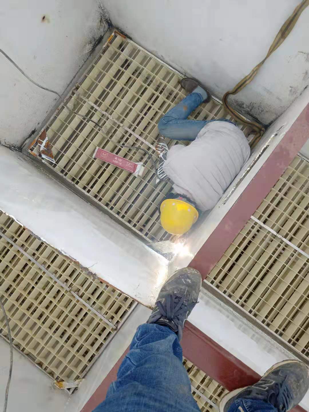 利川市凈化水設備網格安裝.jpg
